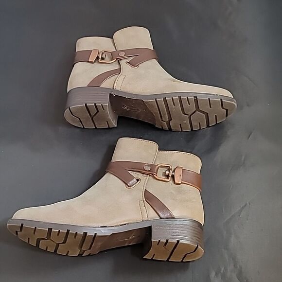 BRAND NEW I LOVE COMFORT VINTAGE ROUND TOE CROSSOVER BUCKLE STRAP ANKLE BOOTIES - Picture 8 of 16